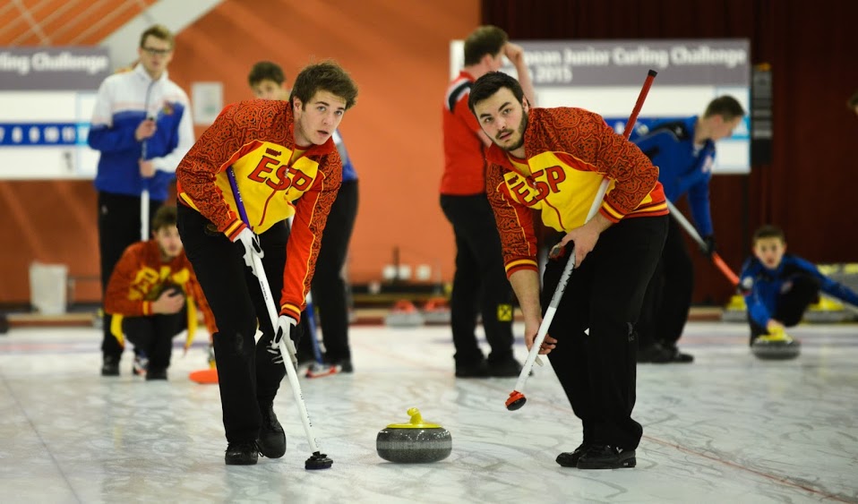 Adelantar nombre de la marca los Los araneses Mario Fernández y Luís Domingo plata en la Final del European  Junior Curling Challenge | Conselh Generau d'Aran